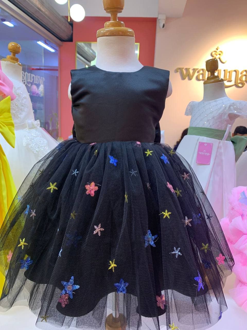 Casual negro estrella bordada — Casual negro estrella bordada - Talla 2